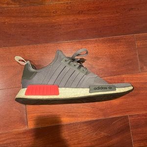 Nmd r1 grey red